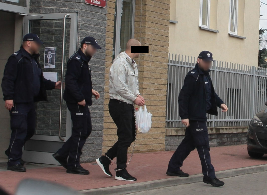  Zmasakrował Marcina w bramie, bo złapał go na kradzieży. Łukasz W. trafił za kratki. Posiedzi 15 lat
