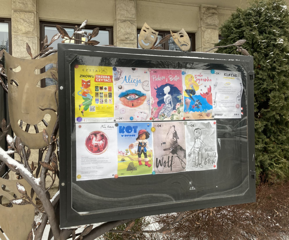 Plakaty promujące spektakle w MOKu  w Nowym Sączu