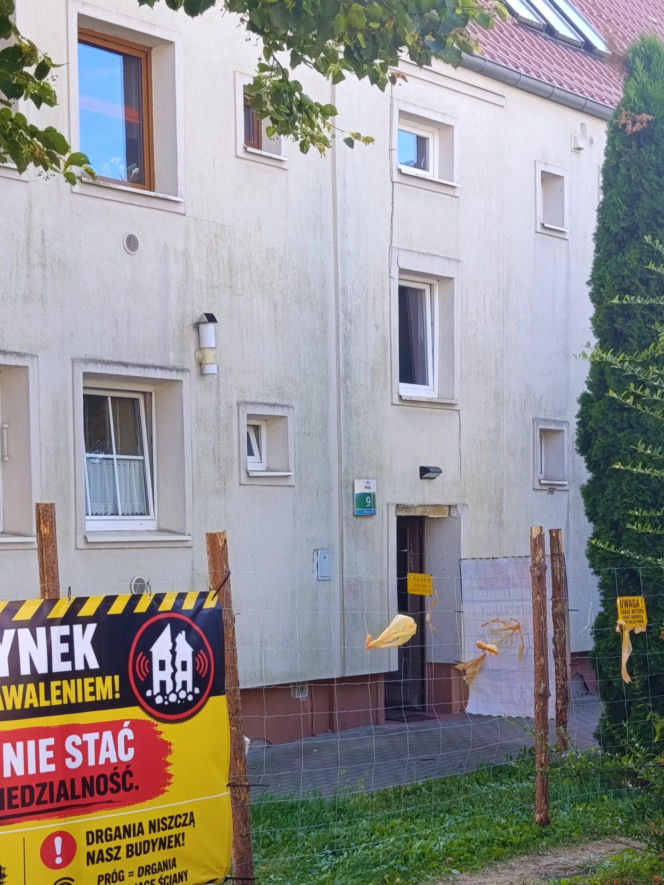Uszkodzona kamienica przy ul. Hożej w Szczecinie