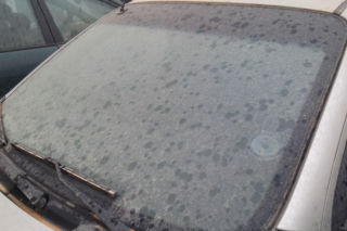 Nad Małopolskę dociera pył saharyjski! Lepiej nie myjcie aut i nie wywieszajcie prania