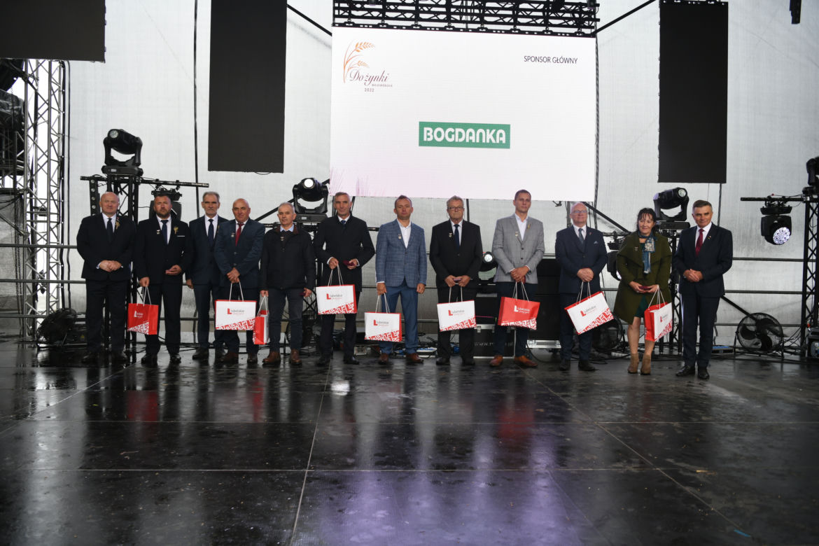 Pogoda się nie udała, ale za to dożynki tak. W Radawcu wystąpił zespół Wilki [GALERIA]