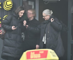 Krystyna Janda kurzy w aucie