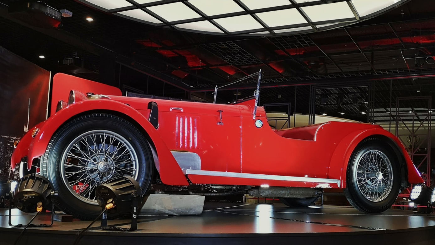 Płock. Auto-dzieło sztuki w Muzeum Mazowieckim! Orlen sprowadził je z Anglii [ZDJĘCIA]
