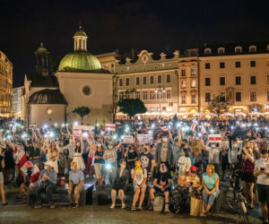 Manifestacja Białorusinów na rynku w Krakowie. Precz z Łukaszenką!