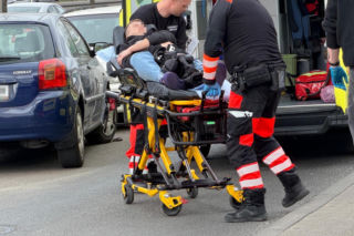 Kierowca innowacyjnej taksówki potrącił mężczyznę i uciekł