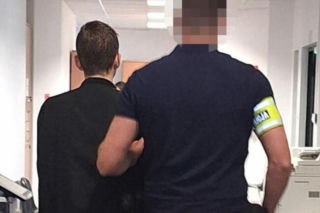19-latek bił młotkiem matkę i jej partnera. Kobieta zmarła. „To sprawa skomplikowana”