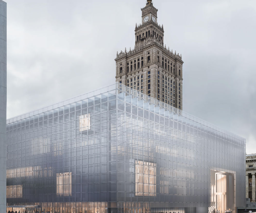 Wizualizacja TR Warszawa z jasną fasadą na tle Pałacu Kultury i Nauki. O zmianach w projekcie przeczytasz na Architektura.