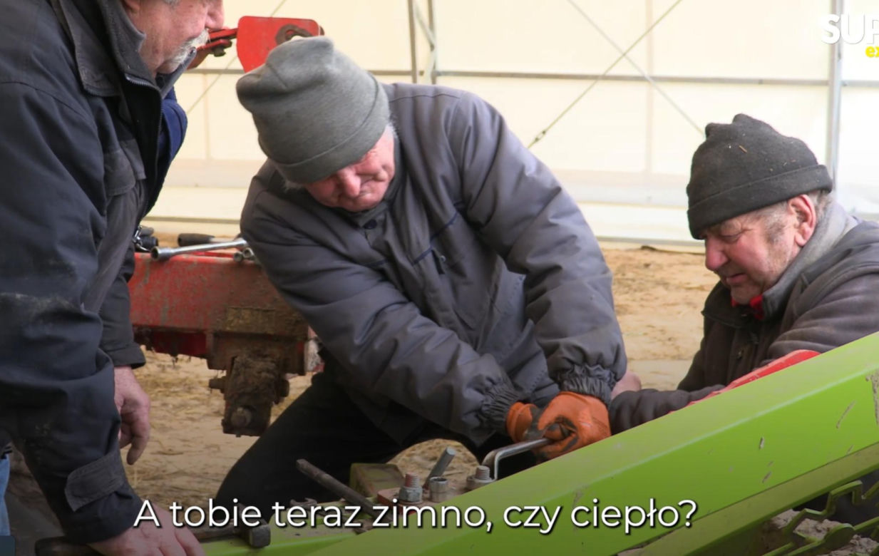 Rolnicy. Podlasie. Walek nie wytrzymał. Gienek z Plutycz naprawiał talerzówkę
