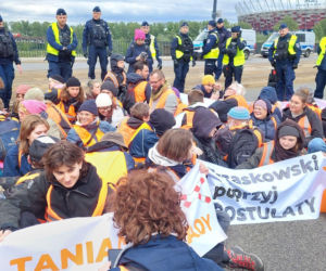 Protest Ostatniego Pokolenia na moście Poniatowskiego