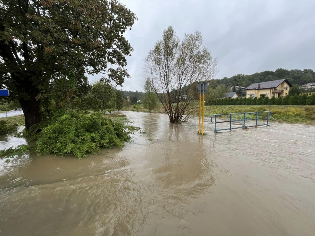 Alarm przeciwpowodziowy w Śląskiem. Sytuacja w kilku miejscowościach coraz gorsza