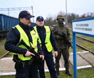 Wojsko patroluje dworzec w Koszalinie