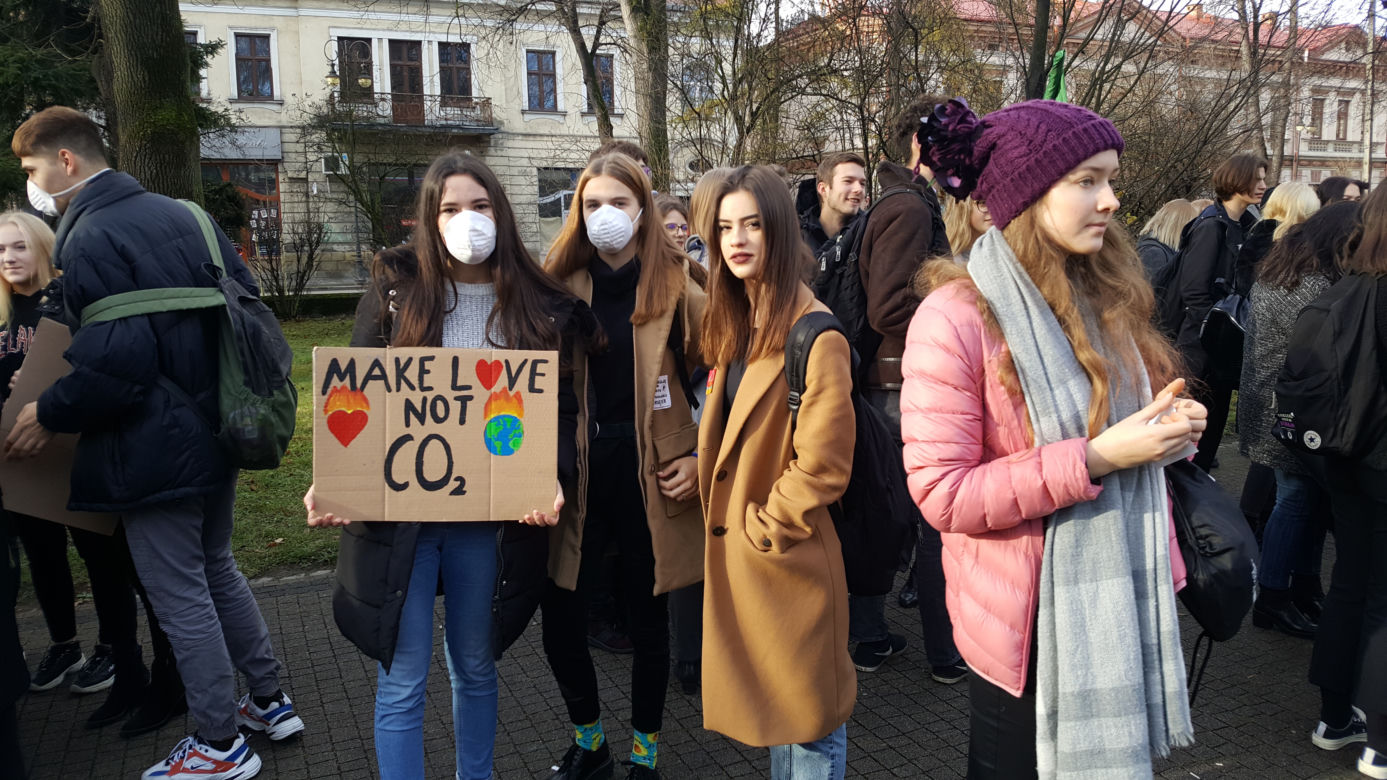 Nowy Sącz: Młodzi mają DOŚĆ i wyszli na ulice. Skierowali żądania do polityków