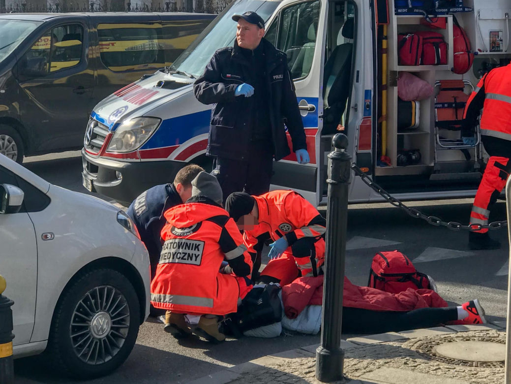 Rowerzystka potrącona na rogu Pięknej i Aleji Ujazdowskich