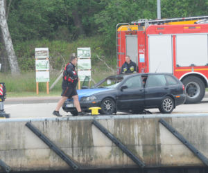 Auto w kanale portowym