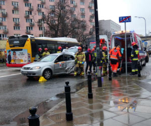 Makabra w Solcu. Kierowca Ubera zakleszczony w aucie