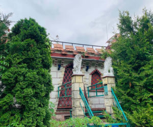 Zamek powstał w latach 90. w Żurczynie koło Bydgoszczy, prawdopodobnie na wzór niemieckiego pałacu Drachenburg