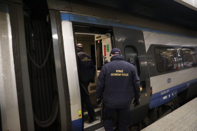 Atak na obsługę pociągu PKP Intercity. Szokująca reakcja pasażera