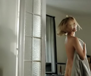 Małgorzata Foremniak podczas scen seksu w filmie  Sługi Boże oklejała się taśmą. 