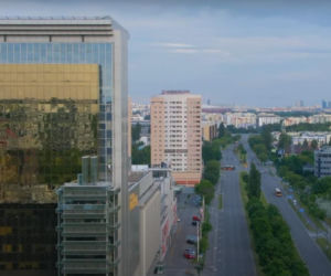 Szok! Wdrapał się na dach Polsatu