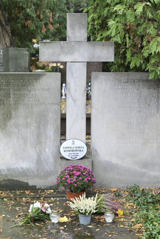 Grób matki Bronisława Komorowskiego