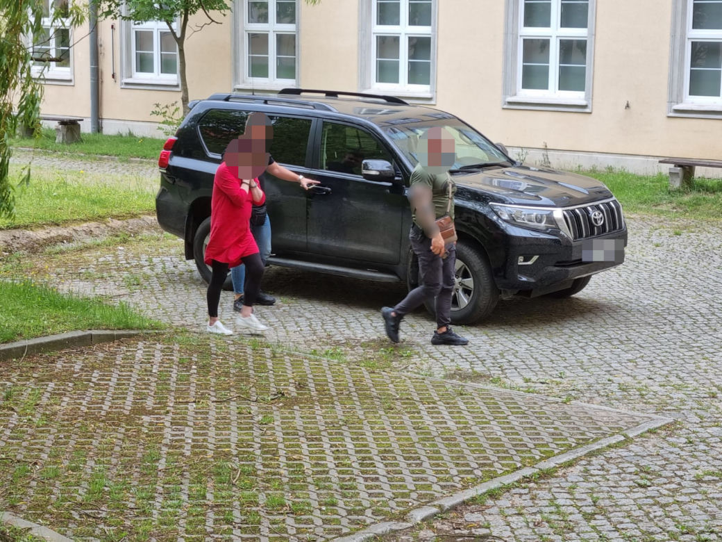Pijana kobieta wjechała samochodem do sklepu