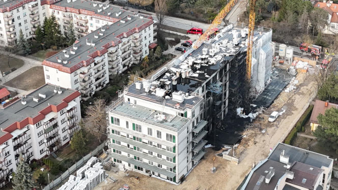 Blok po pożarze na Laurowej