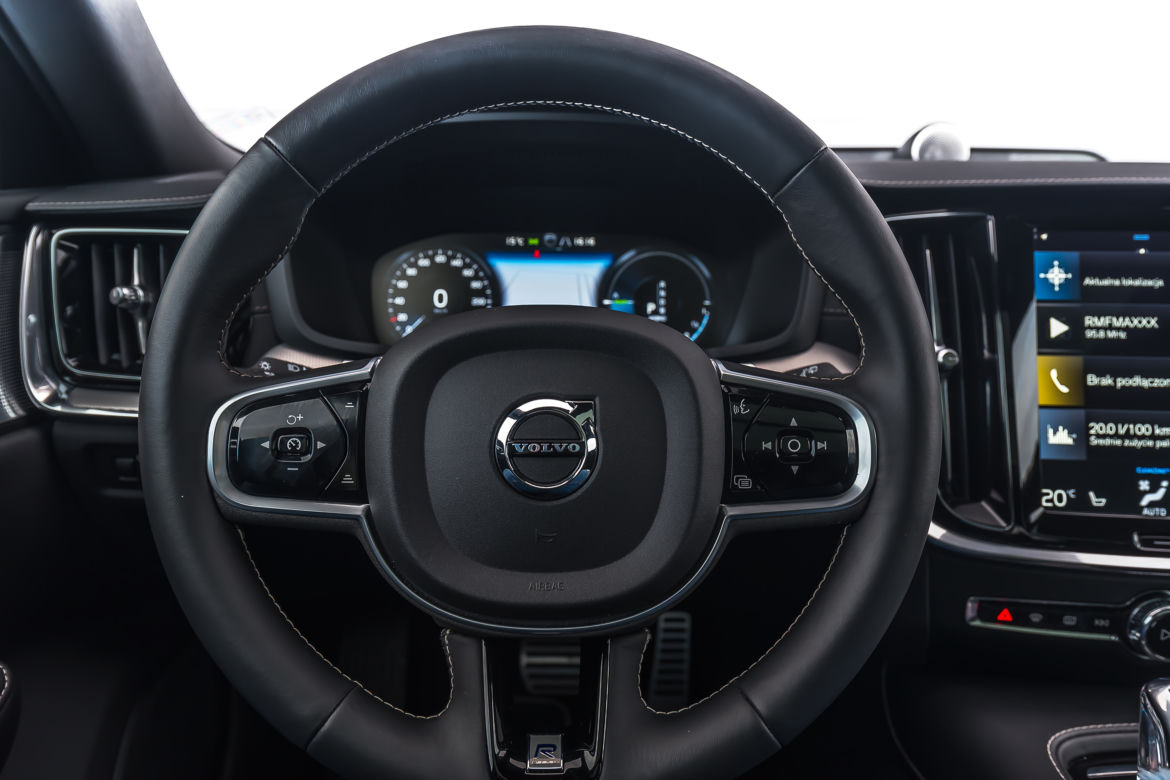 Volvo V60 T8 Twin Engine AWD R-Design AT8