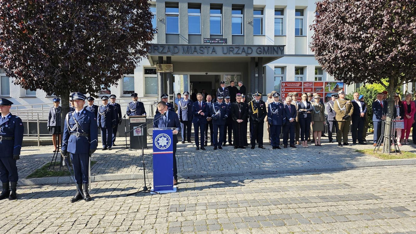 Nadanie sztandaru dla KPP w Świdwinie