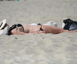 Ewa Skibińska na plaży