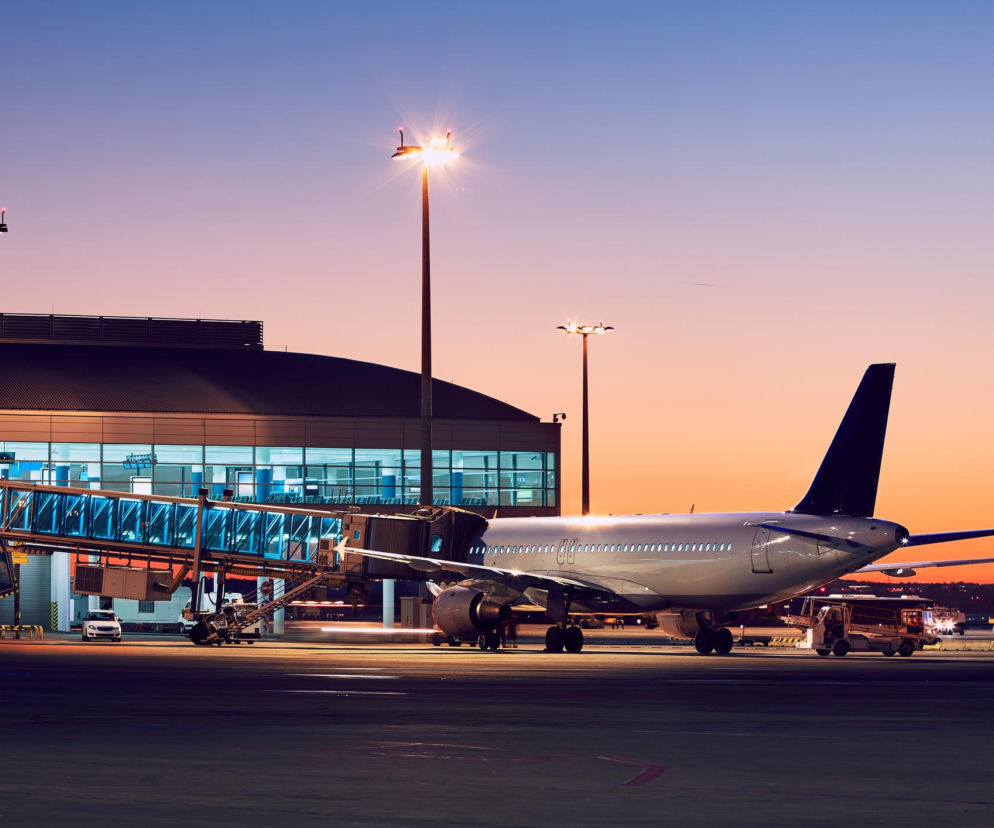 Rękawy pasażerskie pomagają bezpiecznie dostać się do samolotu