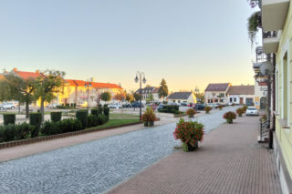 To miasto w województwie małopolskim ma jeden z najpiękniejszych rynków. Olśniewa również zabytkowym ratuszem