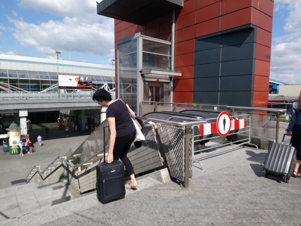 Kraków: Schody ruchome znów nieruchome. Koszmar pasażerów trwa