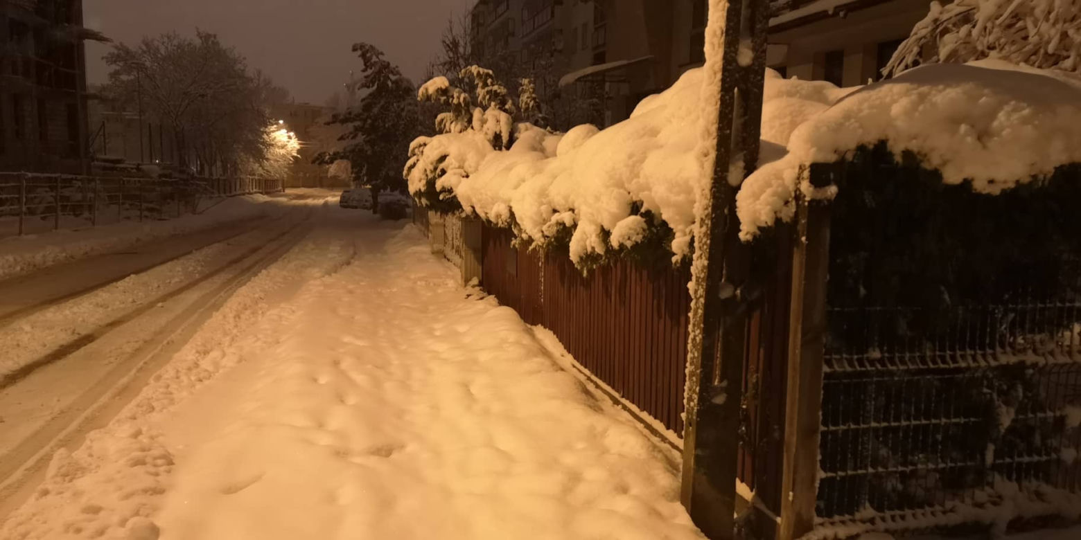 Atak zimy w Białymstoku. Śnieżyca sparaliżowała miasto i region [ZDJĘCIA]
