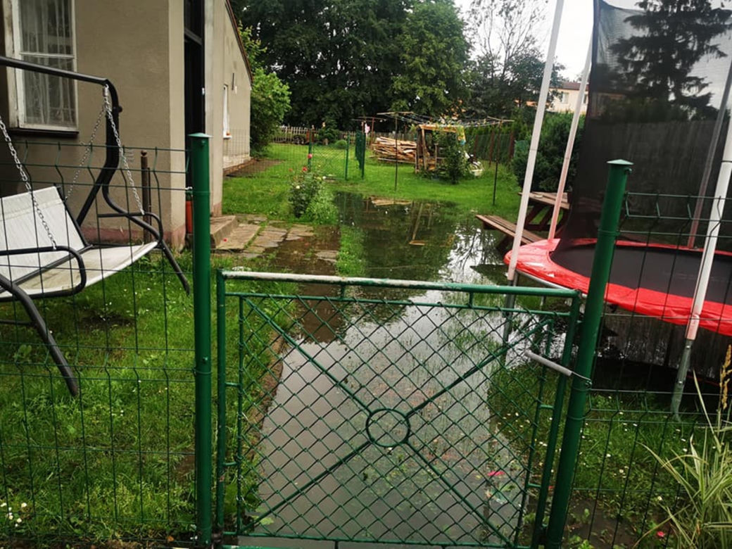 Cała wieś buduje wały przeciwpowodziowe