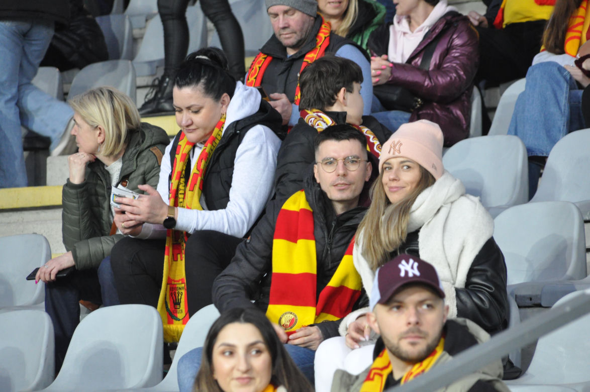 Korona Kielce - Legia Warszawa. Zdjęcia kibiców na Suzuki Arenie