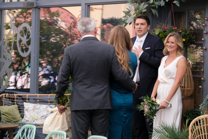 M jak miłość odc. 1903. Sylwia (Hanna Turnau), Adam Werner (Jacek Kopczyński), Dima (Pszeniczny Michaił), Julia (Marta Chodorowska)