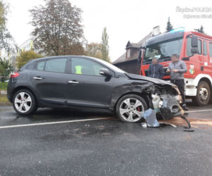 Przerażający wypadek w Dąbrowie Górniczej. Renault Clio dachowało w tunelu
