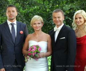 M jak miłość odc. 882. Marta (Dominika Ostałowska), Andrzej Budzyński (Krystian Wieczorek), Tomek (Andrzej Młynarczyk), Małgosia (Joanna Koroniewska)