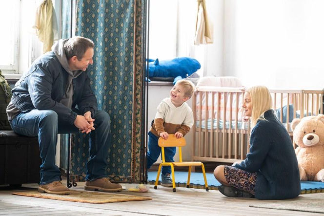 Pierwsza miłość, odcinek 4147. Emilka (Anna Ilczuk), psychol Mateusz (Lesław Żurek), Norbert