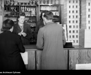 Sklep wielobranżowy Powszechny Dom Towarowy