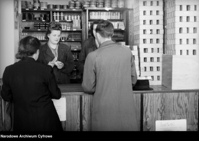 Sklep wielobranżowy Powszechny Dom Towarowy