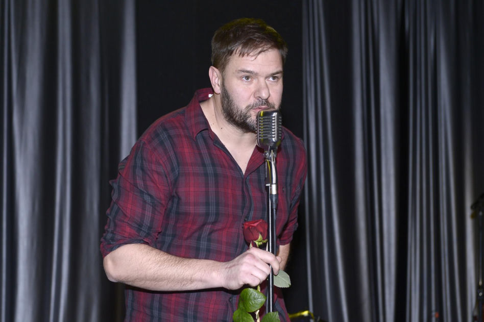 Tomasz Karolak na archiwalnych zdjęciach. Tak wyglądał na początku kariery