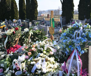 Morze kwiatów. Tak wygląda grób pilotki Jagody Gancarek tydzień po pogrzebie