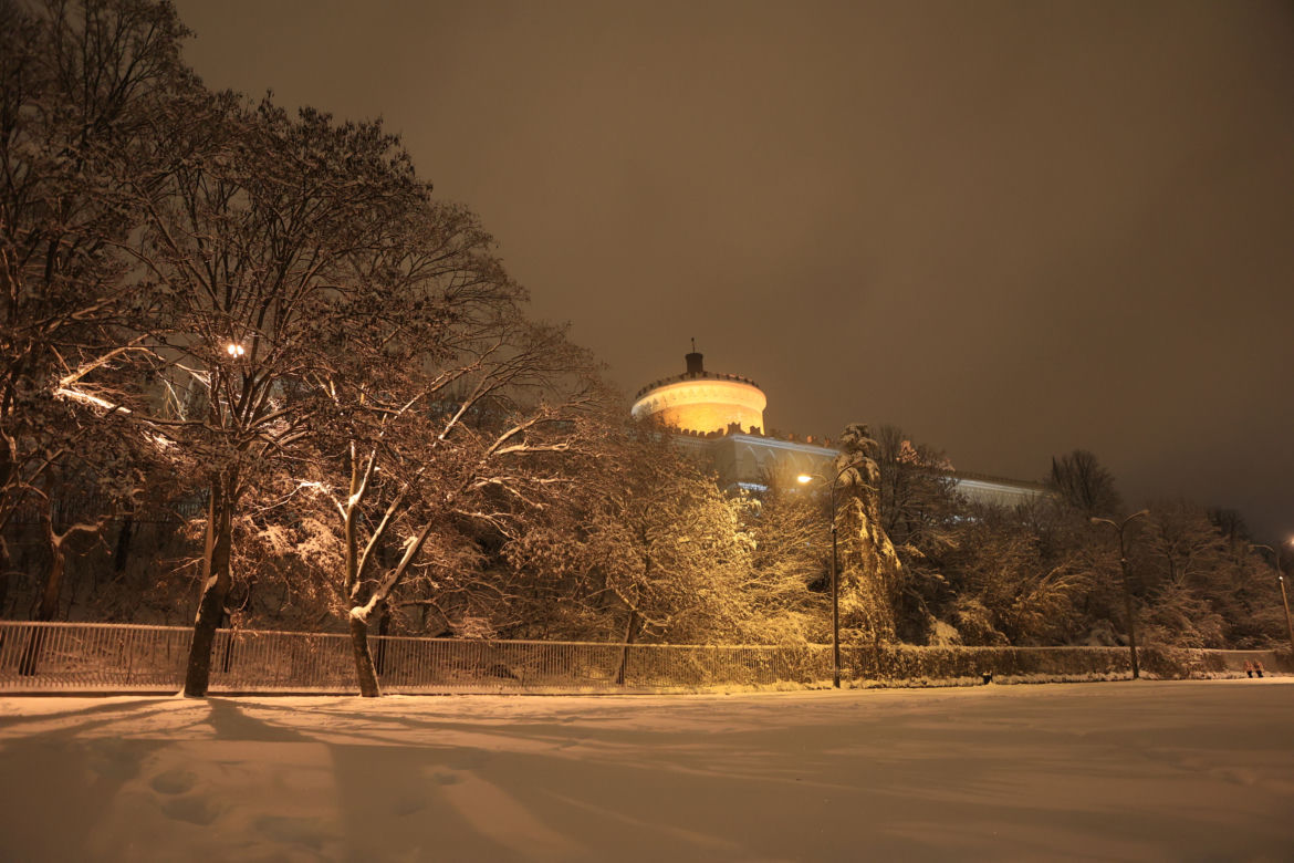 Śnieżny Lublin wieczorową porą