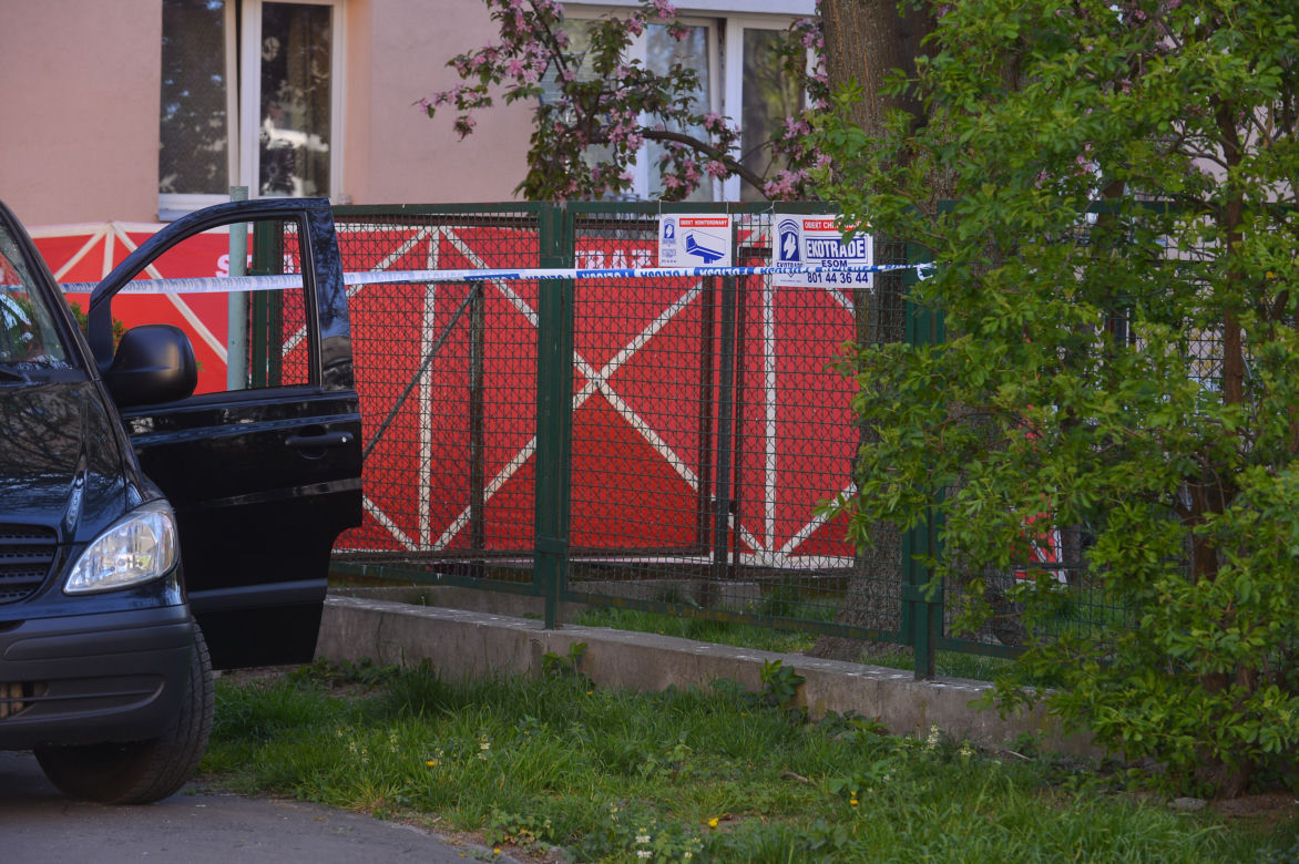 Wypadł z narkotykami z ostatniego piętra