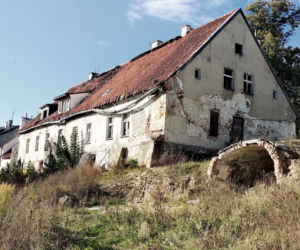 Ruiny zamku w Ełku. Tajemnicze miejsce na półwyspie robi wrażenie [ZDJĘCIA]