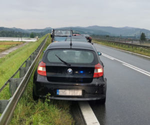 Stary Sącz. Nieszczęśliwa zakochana i nietrzeźwa kobieta rozbiła bmw