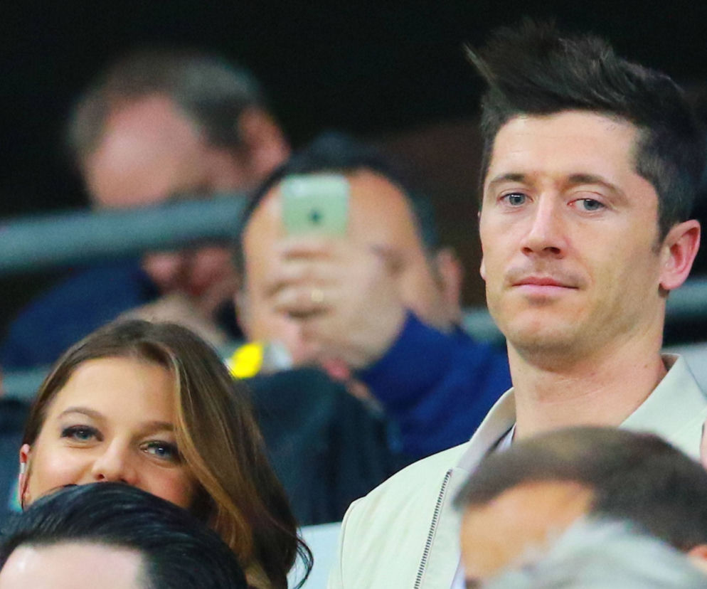Anna Lewandowska i Robert Lewandowski na trybunach stadionu Bayernu