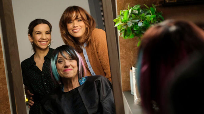 M jak miłość odc. 1900. Aneta (Ilona Janyst), Iwona (Hanna Śleszyńska), Kama (Michalina Sosna)