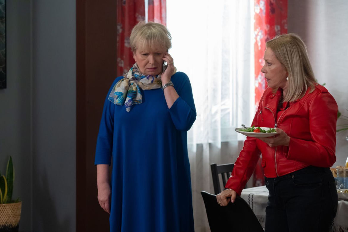 Barwy szczęścia, odc. 2613: Basia (Sławomira Łozińska), Jola (Małgorzata Potocka)	